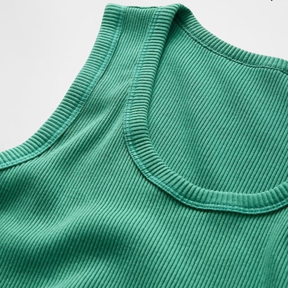 NWT! GAP Ribbed Tank Top, size medium - Picture 2 of 9